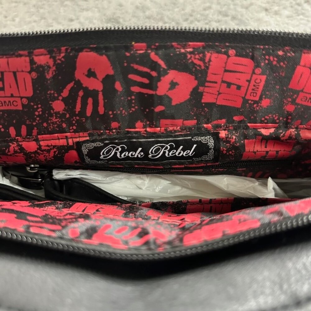 Officially licensed Walking Dead handbag with "In Daryl We Trust" on Front NWT - Picture 8 of 11